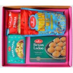 Haldiram's Meetha Bhi Namkeen Bhi Gift Box 1kg - Image 2