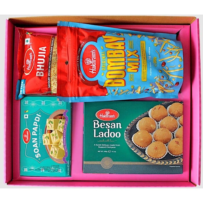 Haldiram's Meetha Bhi Namkeen Bhi Gift Box 1kg - Image 2